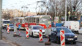 Doprava na Žižkově opět kolabuje. Může za to předevší 7 aktuálních oprav a uzavírek na páteřních komunikacích