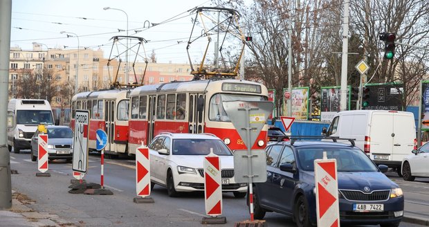Doprava na Žižkově opět kolabuje. Může za to předevší 7 aktuálních oprav a uzavírek na páteřních komunikacích