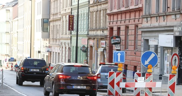 Traffic in Žižkov is collapsing again.  This is primarily due to 7 current repairs and closures on backbone roads