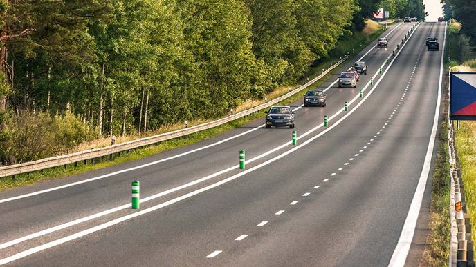 14,3 km: Silnice 1. třídy I/3 v úseku Mirošovice - Benešov