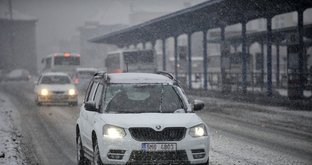 (ilustrační foto) Dopravu komplikuje sníh