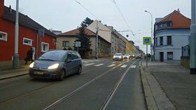Trojskou ulicí v Praze neprojedete, silnice je ve špatném stavu.