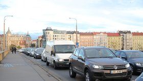 Za září projelo ulicemi Prahy přes 650 tisíc aut. Podle TSK je to asi o 10 tisíc více než loni, méně však než před pandemií