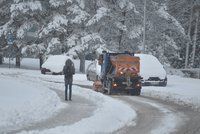 Sníh zavřel Čechům hranice. Přes Boží Dar neprojedou, do Rakouska stáli