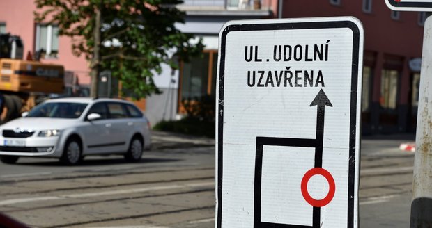 V Brně se 2. května na rok uzavřela ulice Údolní od křižovatky s Úvozem až po odbočku na bazén na Kraví hoře.