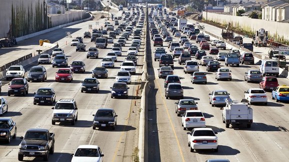 Průměrné stáří aut na silnicích v USA poprvé překonalo hranici 12 let