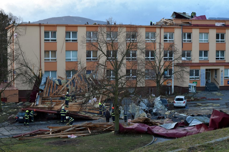 V Česku řádil vichr, zkomplikoval dopravu (11. 3.)