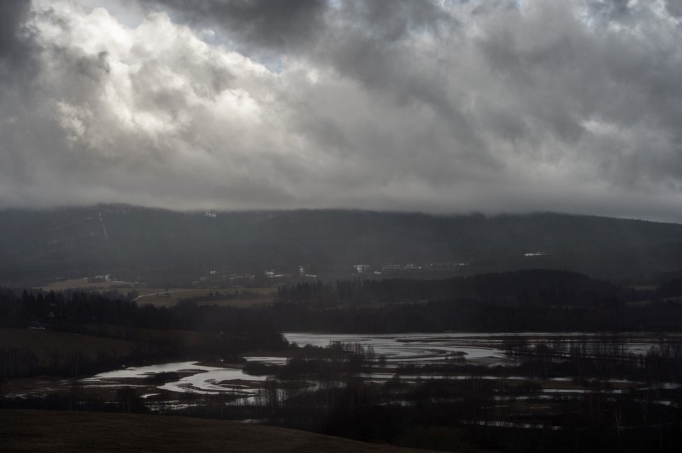 V Česku řádil vichr, zkomplikoval dopravu (11. 3.)