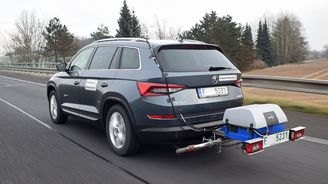 Auta s batůžkem budete v okolí Mladé Boleslavi potkávat běžně. Nelepte se na ně, a pokud řídíte velmi pomalý vůz, třeba Avii A30 plnou uhlí, pusťte je před sebe. Když v mimoměstské části musí jet pod padesát, může jim to překazit celé měření. Auta s batůžkem budete v okolí Mladé Boleslavi potkávat běžně. Nelepte se na ně, a pokud řídíte velmi pomalý vůz, třeba Avii A30 plnou uhlí, pusťte je před sebe. Když v mimoměstské části musí jet pod padesát, může jim to překazit celé měření.