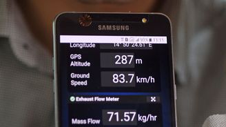 Zařízení vysílá aktuálně měřené parametry přes Wi-Fi. Plubní inženýr František Plát si tak může kontrolovat hodnoty emisí jak v počítači, tak třeba i v mobilu. Zařízení vysílá aktuálně měřené parametry přes Wi-Fi. Plubní inženýr František Plát si tak může kontrolovat hodnoty emisí jak v počítači, tak třeba i v mobilu.