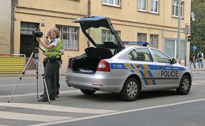 Řidička s mnoha zákazy řízení jezdila po Praze v autě napsaném na partnera