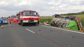 Při tragické nehodě na Kutnohorsku zemřeli tři lidé a několik dalších se zranilo.