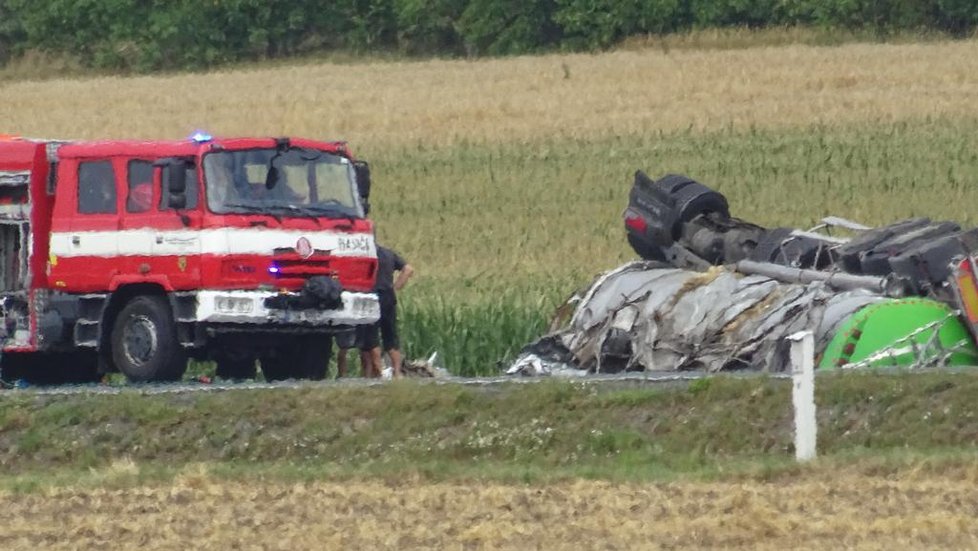 Při tragické nehodě na Kutnohorsku zemřeli tři lidé a několik dalších se zranilo.