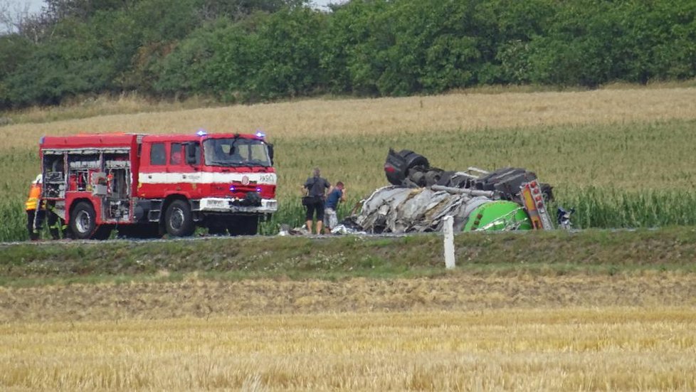 Při tragické nehodě na Kutnohorsku zemřeli tři lidé a několik dalších se zranilo.