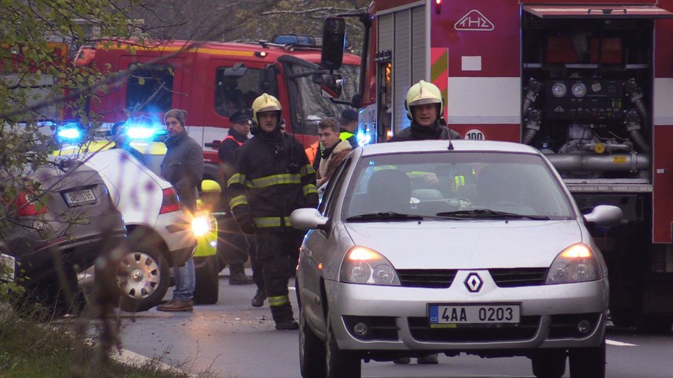 U autobusové zastávky Sychrov v ulici Náchodská došlo k tragické dopravní nehodě.