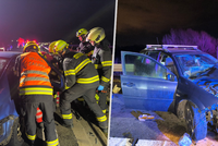 Vážná dopravní nehoda na Hradecku: Zraněného do nemocnice přepravila helikoptéra