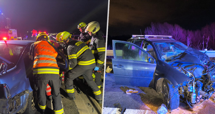 Záchranná akce u dopravní nehody na Hradecku