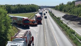 23. července: Dopravní nehoda ucpala dálnici D11 na 8. kilometru směrem do Hradce Králové.