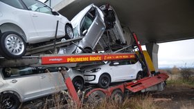 Při nárazu do mostního pilíře na Kladensku zemřel řidič kamionu