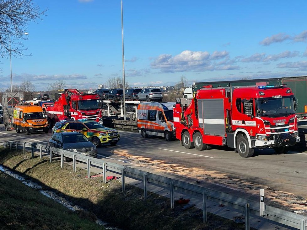 Uvnitř Prahy jsou podle webu ŘSD hlavní tahy holé, ale na okrajích města mohou silnice,