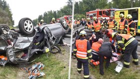 Ženě z Karlových Varů se ve 100 km/h zasekl volant.