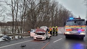 Na Karvinsku se srazila osobní auta. Jeden člověk zemřel. (21.1.2022)