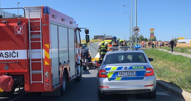 Dvě nehody u Plzně a čtyři zranění: Bourala osobní auta i motorka (ilustrační foto)