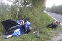 Tragická dopravní nehoda: Auto se střetlo s motocyklem, oba řidi zahynuli