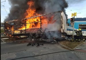 Nehoda osobního vlaku a kamionu na přejezdu v Olomouci (17.10.2022)