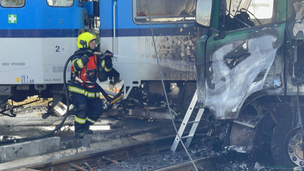 Nehoda osobního vlaku a kamionu na přejezdu v Olomouci (17. 10. 2022)
