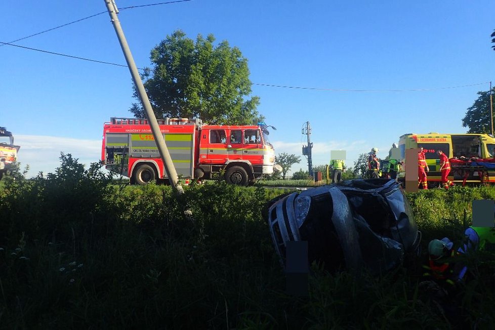 Při dopravní nehodě na Opavsku se zranilo šest mužů 