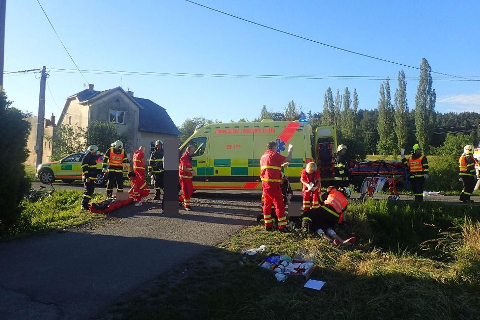 Při dopravní nehodě na Opavsku se zranilo šest mužů 
