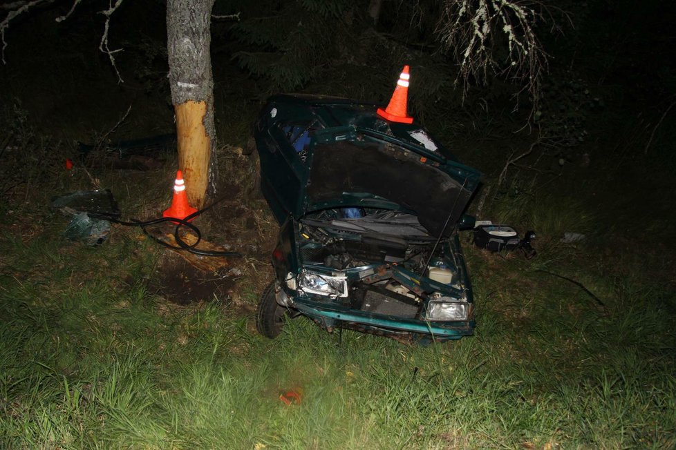 Při nehodě u Houžné zemřel spolujezdec, řidič byl opilý