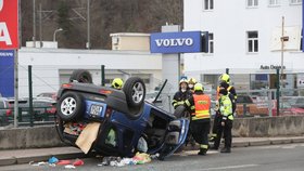 Dopravní nehoda v Podbabské ulici. (3. únor 2022)