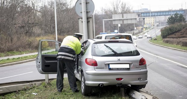 Policisté zastřelili na Vyškovsku muže: Ujížděl jim v kradené dodávce