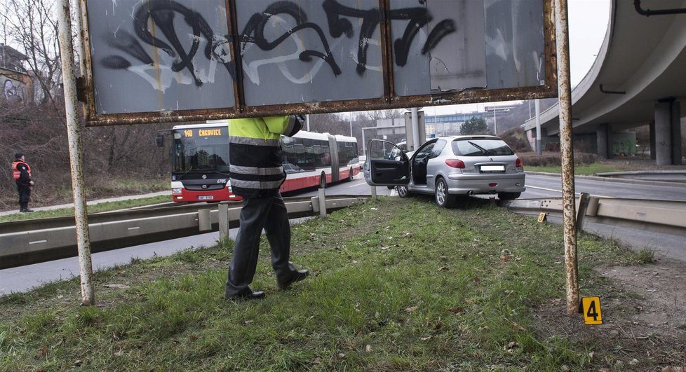 Zběsilá honička skončila nehodou.