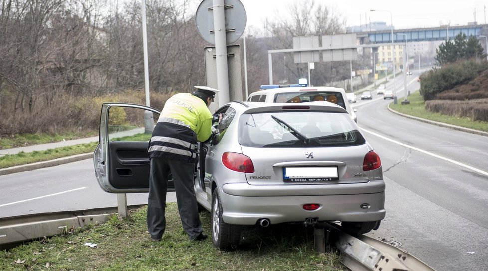 Zběsilá honička skončila nehodou.