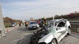 Vážná nehoda na Pražském okruhu! Střet vozu s kamionem odnesl muž (56) otevřenou zlomeninou