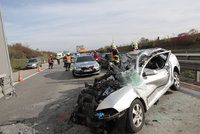Vážná nehoda na Pražském okruhu! Střet vozu s kamionem odnesl muž (56) otevřenou zlomeninou