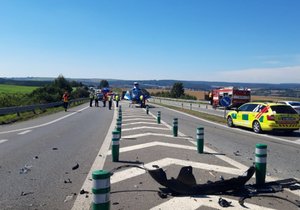 Při sobotní srážce dvou osobáků u Rosic na Brněnsku se zranili čtyři lidé, z toho dva vážně.