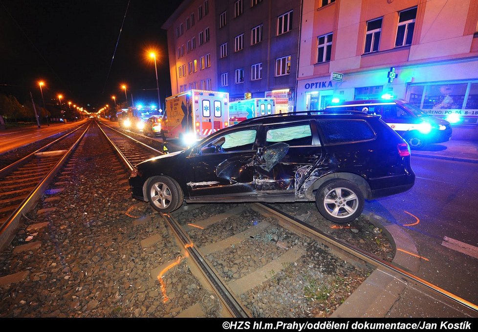 27. duben 2019: U stanice MHD Želivského došlo ke srážce osobního automobilu a tramvaje. Tři osoby skončily v péči záchranářů.