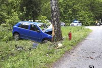 Při ranní nehodě u rybníka zemřel řidič: Nebyl připoutaný?!