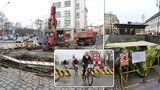 Omezení mostů, metra a tramvají: Pražané bojují s uzavírkami! 