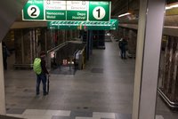 Opilý muž s nožem děsil cestující v pražském metru! Policie ho dopadla na Můstku