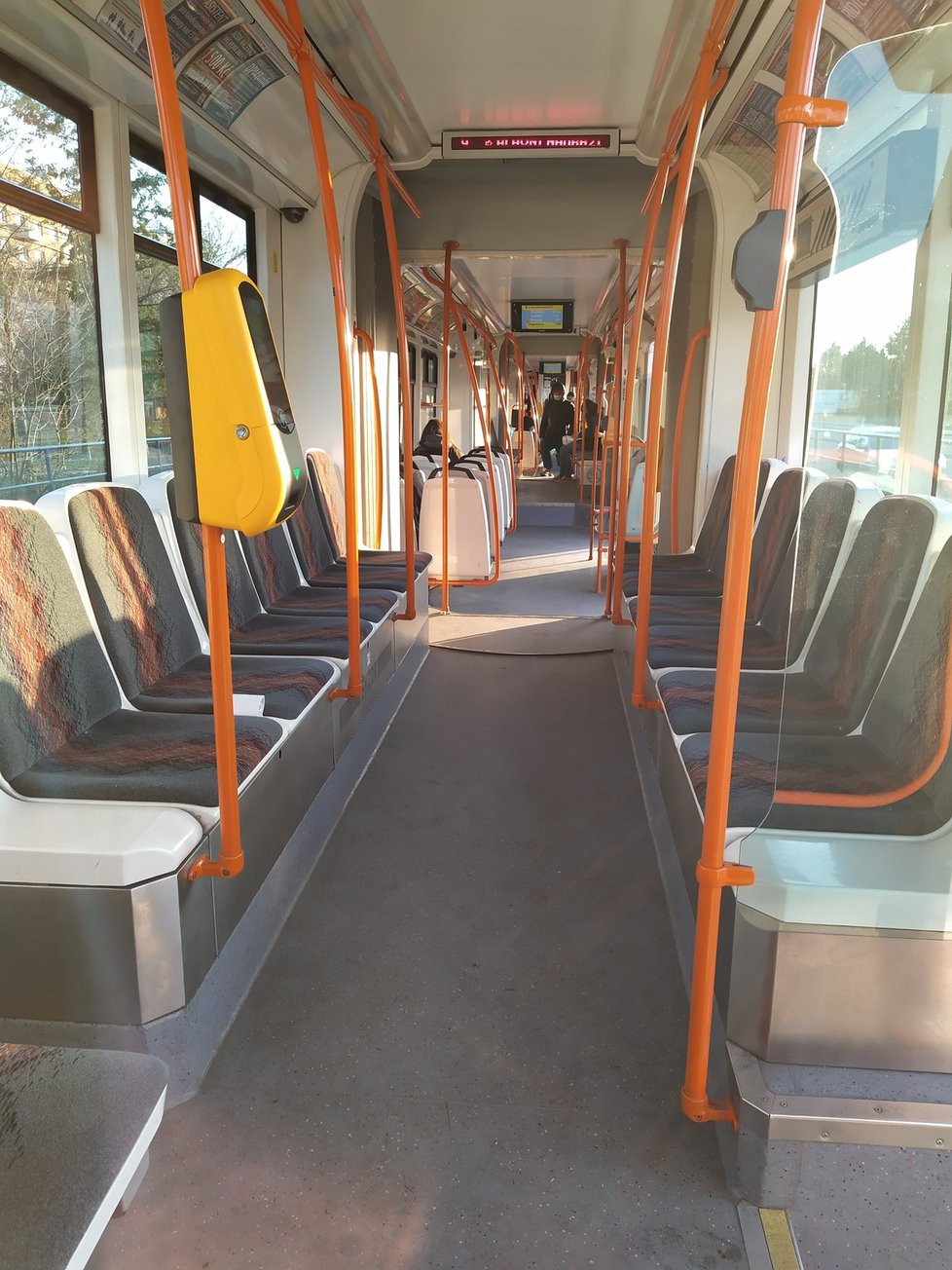 Tramvaje v Brně jsou aktuálně poloprázdné, dopravní podnik sčítá ztrátu.