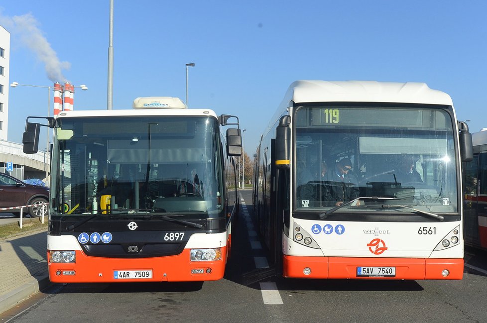 Tramvaje a autobusy mají podle koncepce pražské MHD problémy na desítkách míst (ilustrační foto).