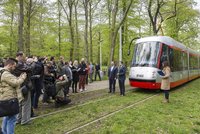 Nepopulární tramvaj 14T: Širší uličky, plastové sedačky a nový lak za 2,6 milionu