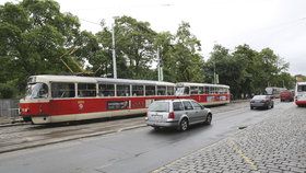 Tramvajová linka číslo 2 se o víkendu vrátí na Karlovo náměstí.