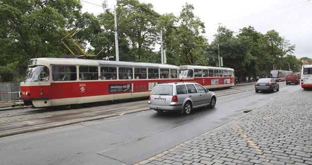 Tramvajová linka číslo 2 se o víkendu vrátí na Karlovo náměstí.