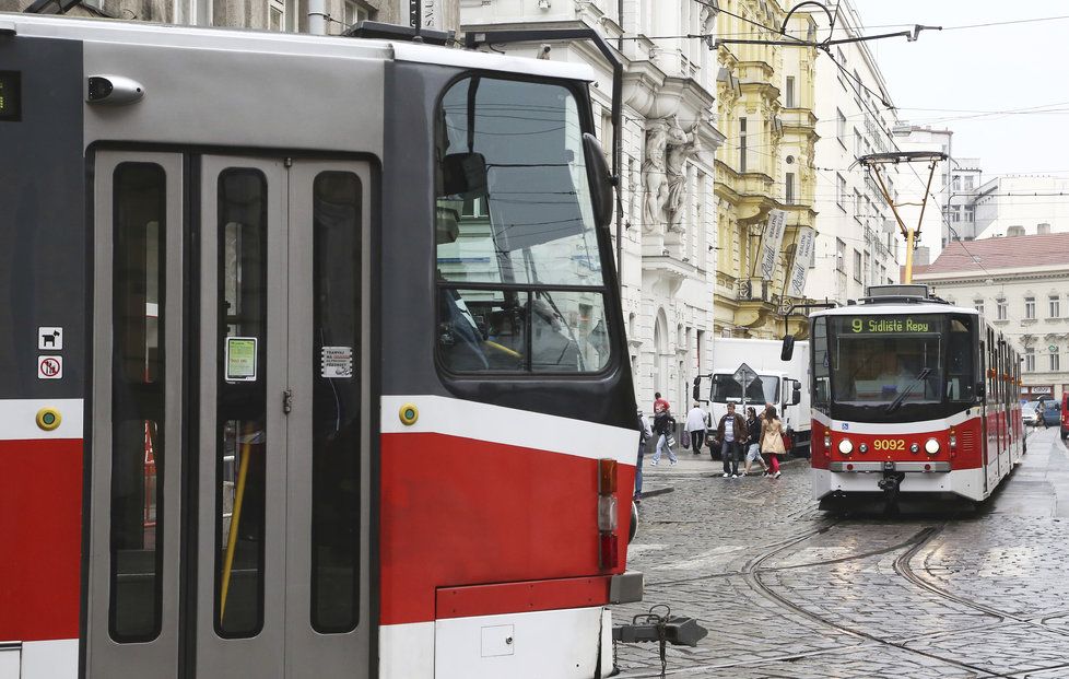 Lazarská je nejvytíženější tramvajový uzel v Praze.